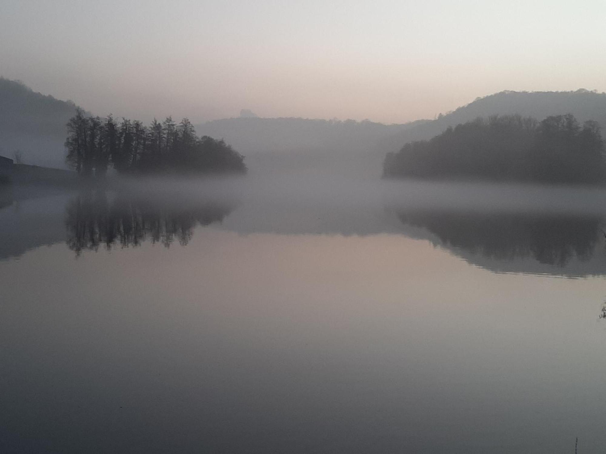 Een Thuis In De Condroz Waulsort Экстерьер фото